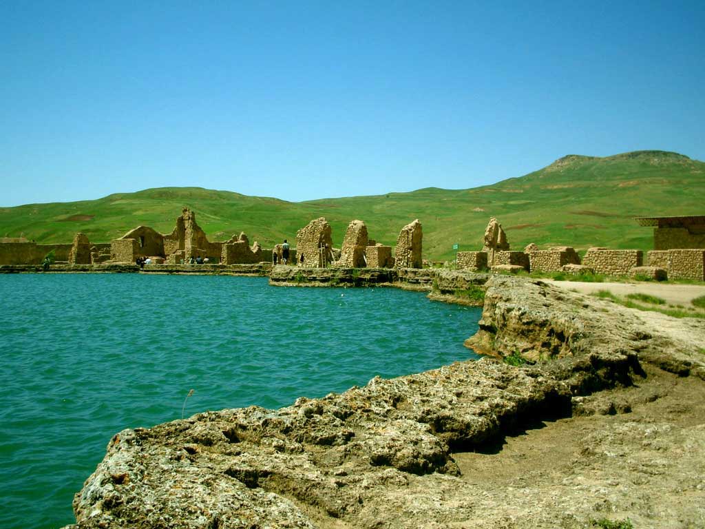 Takht-Soleyman-Ardabil-Fire-Temple-Iran-Vipemo