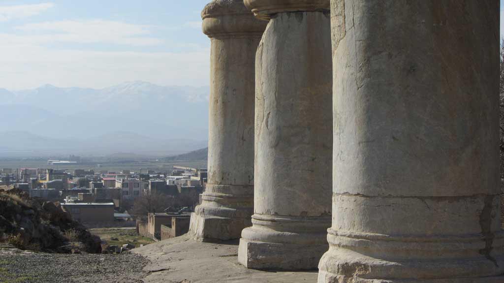 Temple-of-Anahita-Kangavar-Iran-Vipemo